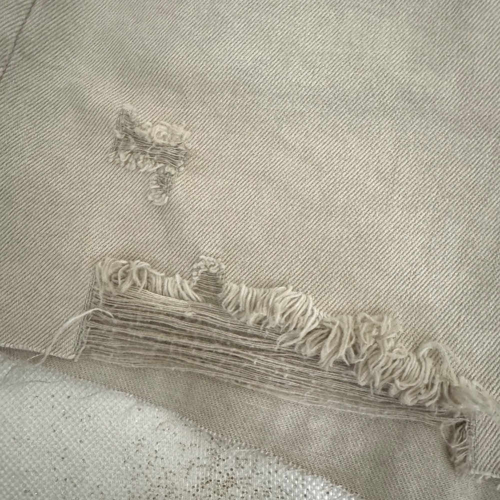 L'AGENCE Audrey Mid-Rise Shorts - Picture 10 of 13